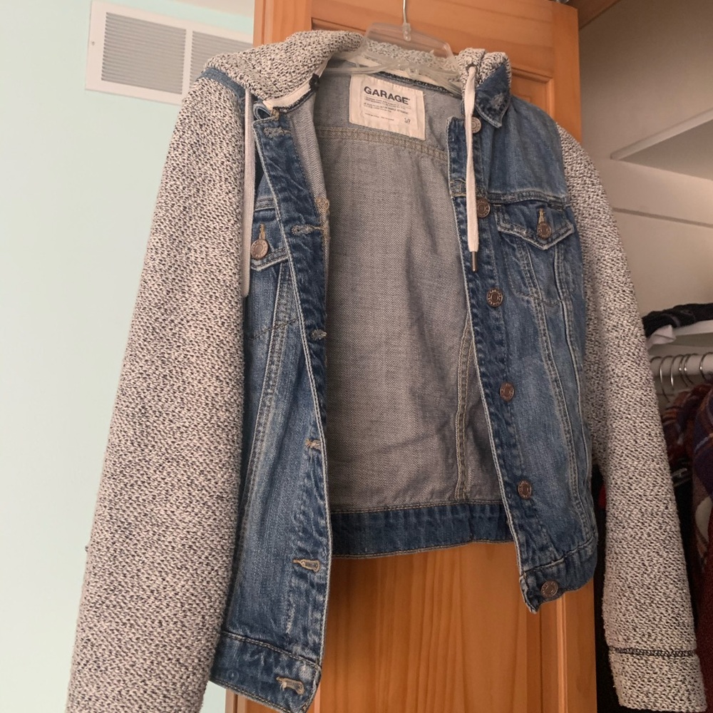 Size small. Garage jean jacket.